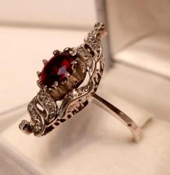 YAKUT VE PIRLANTA TAŞLI GÜMÜŞ YÜZÜK ÖLÇÜ 22