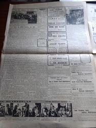 Cumhuriyet Gazetesi - 22 Mart 1950 - Yedi dava Cumhuriyet Başmakale - CHP grubunun seçimler için kararı - af tasarısı dün mecliste komisyona iade edildi - dünya grekoromen güreş şampiyonası - Bulgaristan Yugoslav münasebatı kesiliyor - dün geceki boks müsabakalarını avusturyalılar 3 2 kazandılar - Çin'e giren Sovyet kıtaları - Cumhuriyetin büyük röportajı Yurt ne diyor - Dün limanımıza gelen İngiliz harp gemisi - 1950 yılı başında İngiliz donanması yazan Abidin Daver - ölünceye kadar seninim filmi Çemberlitaş sinemasında - kanunsuz Sokak filmi Alemdar ve milli sinemada - komünizm ve milletlerin mukadderatı yazan Mirza Bala - Nevruz Bayramı sebebiyle İran konsolosluğunda tören fotoğraf - Üç Silahşörler yazan Alexandre Dumas - şehir dram tiyatrosunda Deli Saraylı - Dağlar canavarı yarın akşam Saray sinemasında - meşhur Türk şekercisi Ali Muhittin Hacı Bekir - bugünkü radyo programı - Nevrol Cemal - Dentol antiseptik diş macunu - Philips Radyo - Parker 51 dolma kalem