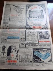 Cumhuriyet Gazetesi - 22 Mart 1950 - Yedi dava Cumhuriyet Başmakale - CHP grubunun seçimler için kararı - af tasarısı dün mecliste komisyona iade edildi - dünya grekoromen güreş şampiyonası - Bulgaristan Yugoslav münasebatı kesiliyor - dün geceki boks müsabakalarını avusturyalılar 3 2 kazandılar - Çin'e giren Sovyet kıtaları - Cumhuriyetin büyük röportajı Yurt ne diyor - Dün limanımıza gelen İngiliz harp gemisi - 1950 yılı başında İngiliz donanması yazan Abidin Daver - ölünceye kadar seninim filmi Çemberlitaş sinemasında - kanunsuz Sokak filmi Alemdar ve milli sinemada - komünizm ve milletlerin mukadderatı yazan Mirza Bala - Nevruz Bayramı sebebiyle İran konsolosluğunda tören fotoğraf - Üç Silahşörler yazan Alexandre Dumas - şehir dram tiyatrosunda Deli Saraylı - Dağlar canavarı yarın akşam Saray sinemasında - meşhur Türk şekercisi Ali Muhittin Hacı Bekir - bugünkü radyo programı - Nevrol Cemal - Dentol antiseptik diş macunu - Philips Radyo - Parker 51 dolma kalem