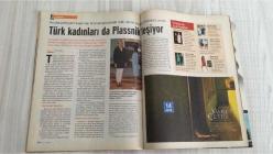TEMPO HAFTALIK HABER DERGİSİ - SAYI : 41 - 11 EKİM 2005 -  ÜMİT BOYNER “CEM’İN SERGİSİNDE YANINDAYDIM” DİYEREK STÜDYO DENEYİMİNİ ANLATIYOR, TÜSİAD ADINA AVRUPA’DA TÜRKİYE’Yİ TANITMA KAMPANYASINI YÜRÜTÜYOR - TÜRKİYE’NİN AB SÜRECİNDEKİ DİPLOMATİK MÜCADELESİNE DESTEK VERİYOR, “PROPAGANDA DEĞİL GERÇEKLERİ ANLATMAK GEREK” DİYOR - JACK STRAW’UN “NE OLACAĞINI KESTİREMİYORUZ” SÖZÜNE TEPKİ GÖSTERİYOR, AVUSTURYA’NIN TUTUMUNU ELEŞTİRİYOR - TÜSİAD’IN 10 YILLIK TANITIM STRATEJİSİ: FRANSA, ALMANYA VE AVUSTURYA’DA SEÇMENİ HEDEF ALAN KAMPANYALAR PLANLANIYOR - TÜRKİYE’DE KADIN SORUNU OLDUĞUNU KABUL EDİYOR, “AMA EKONOMİDEKİ YERİ DE ANLATILMALI” DİYOR - KUŞ GRİBİ SALGINI TÜRKİYE’Yİ TEHDİT EDİYOR, DÜNYA SAĞLIK ÖRGÜTÜ VE SAĞLIK BAKANLIĞI 5 AŞAMALI SALGIN PLANINI HAZIRLADI - BADE GÜRLEYEN KUŞ GRİBİ VİRÜSÜNÜN 3. FAZI TAMAMLADIĞINI BELİRTİYOR, SALGININ 4–5 MİLYON KİŞİYİ ETKİLEYEBİLECEĞİ TAHMİN EDİLİYOR - PROF. DR. AHMET RASİM BADUR “DEVLET ZARARI KARŞILAMAZSA ÇİFTÇİLER HASTALIĞI GİZLER” UYARISIY  - 114 SAYFA