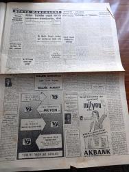 Cumhuriyet Gazetesi - 10 Ekim 1960 - Yassıada'dan İlk Resimler - Soruşturma Henüz Bitmedi Kurulda 2 Bin İş Daha Var - Düşük Cumhurbaşkanı Celal Bayar Yassıada'da Soruşturma Kurulu Karşısında İfade Verirken Fotoğraf - Sabık Başbakan Adnan Menderes Yassıadadaki odasında tıraş edilirken fotoğraf - Sabık Maliye Bakanının Vinileks Şirketi İle Ortaklığı Muazzam Meblağa Dayanıyor - Petrol İşçilerinin Açlık Grevleri Devam Ediyor - İstanbul Erkek Lisesi'nin 76. Yılı Dün Kutlandı - Yeni Basın Kanunu Tasarısı Komitede - Sovyet Elçiliği Tarafından Bastırılan Broşür Toplattırıldı - Köpek Davası Yazan Feridun Ergin Köşe Yazısı - Sabah Şarkısı Yazan Taylor Caldwell Yazı Dizisi - Küba'da Fidel Castro Aleyhtarı İki Lider Yakalandı  -  Marlon Brando Kadınlara Neden Zulmediyormuş - Komiki Şehir Naşit Bey Biyografik Hikaye Yazan Burhan Arpad Yazı Dizisi - Türkiye Yüzme Ve Sutopu 1959 60 Şampiyonu Adana - Toto Tahmin - Beşiktaş 2 Ankaragücü 1 - Galatasaray Sutopu Kalecisi Özcan Tomruk Evlendi