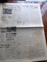 Cumhuriyet Gazetesi - 10 Ekim 1960 - Yassıada'dan İlk Resimler - Soruşturma Henüz Bitmedi Kurulda 2 Bin İş Daha Var - Düşük Cumhurbaşkanı Celal Bayar Yassıada'da Soruşturma Kurulu Karşısında İfade Verirken Fotoğraf - Sabık Başbakan Adnan Menderes Yassıadadaki odasında tıraş edilirken fotoğraf - Sabık Maliye Bakanının Vinileks Şirketi İle Ortaklığı Muazzam Meblağa Dayanıyor - Petrol İşçilerinin Açlık Grevleri Devam Ediyor - İstanbul Erkek Lisesi'nin 76. Yılı Dün Kutlandı - Yeni Basın Kanunu Tasarısı Komitede - Sovyet Elçiliği Tarafından Bastırılan Broşür Toplattırıldı - Köpek Davası Yazan Feridun Ergin Köşe Yazısı - Sabah Şarkısı Yazan Taylor Caldwell Yazı Dizisi - Küba'da Fidel Castro Aleyhtarı İki Lider Yakalandı  -  Marlon Brando Kadınlara Neden Zulmediyormuş - Komiki Şehir Naşit Bey Biyografik Hikaye Yazan Burhan Arpad Yazı Dizisi - Türkiye Yüzme Ve Sutopu 1959 60 Şampiyonu Adana - Toto Tahmin - Beşiktaş 2 Ankaragücü 1 - Galatasaray Sutopu Kalecisi Özcan Tomruk Evlendi