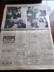 Cumhuriyet Gazetesi - 10 Ekim 1960 - Yassıada'dan İlk Resimler - Soruşturma Henüz Bitmedi Kurulda 2 Bin İş Daha Var - Düşük Cumhurbaşkanı Celal Bayar Yassıada'da Soruşturma Kurulu Karşısında İfade Verirken Fotoğraf - Sabık Başbakan Adnan Menderes Yassıadadaki odasında tıraş edilirken fotoğraf - Sabık Maliye Bakanının Vinileks Şirketi İle Ortaklığı Muazzam Meblağa Dayanıyor - Petrol İşçilerinin Açlık Grevleri Devam Ediyor - İstanbul Erkek Lisesi'nin 76. Yılı Dün Kutlandı - Yeni Basın Kanunu Tasarısı Komitede - Sovyet Elçiliği Tarafından Bastırılan Broşür Toplattırıldı - Köpek Davası Yazan Feridun Ergin Köşe Yazısı - Sabah Şarkısı Yazan Taylor Caldwell Yazı Dizisi - Küba'da Fidel Castro Aleyhtarı İki Lider Yakalandı  -  Marlon Brando Kadınlara Neden Zulmediyormuş - Komiki Şehir Naşit Bey Biyografik Hikaye Yazan Burhan Arpad Yazı Dizisi - Türkiye Yüzme Ve Sutopu 1959 60 Şampiyonu Adana - Toto Tahmin - Beşiktaş 2 Ankaragücü 1 - Galatasaray Sutopu Kalecisi Özcan Tomruk Evlendi