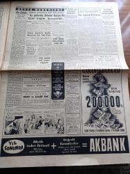 Cumhuriyet Gazetesi - 4 Kasım 1960 - Maliye Bakanı Ekrem Alican Dün Bir Basın Toplantısı Yaptı - Vali Refik Tulga Dünkü Oturumda Şahitlik Ederken Fotoğraf - Celal Bayar Kulaklıkla Duruşmayı Dinlerken Fotoğraf - Yassıada İntibaları Yazan Yaşar Kemal ve Cahit Tanyol - bugün rektör seçiliyor - Birleşik Amerika'da zenciler beyazlardan daha fazla artıyor Bugün İstanbul Üniversitesi Ve Teknik Üniversitede Rektörlük Seçimleri Yapılacak - Bolkar''da İkinci Petrol Kuyusu İstihsale Açılıyor  - Cumhuriyet Amerikan Seçimlerinde Yazan Doğan Nadi Köşe Yazısı - Belediye Saraçhanebaşında Yeni Bir Çocuk Bahçesi Yaptıracak - Birleşik Amerika'da Zenciler Beyazlardan Daha Fazla Artıyor - Küba Uçakları Keşif Uçuşları Yapıyor - Sophia Loren Son Çevirdiği Filmde Üç Kere Bayıldı - Beklediğimiz Antrenör Marton Bukovi Kimdir - Rostov Futbol Takımının Bugün Gelmesi Bekleniyor - İtalya'nın Emektar Diskçisi Consolini Sporu Bıraktı - Feriköy Beşiktaş İle Hususi Maç Yapacak - De Gaulle'e başkaldıranların muhakemesi