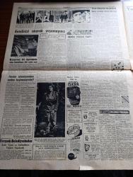 Cumhuriyet Gazetesi - 4 Kasım 1960 - Maliye Bakanı Ekrem Alican Dün Bir Basın Toplantısı Yaptı - Vali Refik Tulga Dünkü Oturumda Şahitlik Ederken Fotoğraf - Celal Bayar Kulaklıkla Duruşmayı Dinlerken Fotoğraf - Yassıada İntibaları Yazan Yaşar Kemal ve Cahit Tanyol - bugün rektör seçiliyor - Birleşik Amerika'da zenciler beyazlardan daha fazla artıyor Bugün İstanbul Üniversitesi Ve Teknik Üniversitede Rektörlük Seçimleri Yapılacak - Bolkar''da İkinci Petrol Kuyusu İstihsale Açılıyor  - Cumhuriyet Amerikan Seçimlerinde Yazan Doğan Nadi Köşe Yazısı - Belediye Saraçhanebaşında Yeni Bir Çocuk Bahçesi Yaptıracak - Birleşik Amerika'da Zenciler Beyazlardan Daha Fazla Artıyor - Küba Uçakları Keşif Uçuşları Yapıyor - Sophia Loren Son Çevirdiği Filmde Üç Kere Bayıldı - Beklediğimiz Antrenör Marton Bukovi Kimdir - Rostov Futbol Takımının Bugün Gelmesi Bekleniyor - İtalya'nın Emektar Diskçisi Consolini Sporu Bıraktı - Feriköy Beşiktaş İle Hususi Maç Yapacak - De Gaulle'e başkaldıranların muhakemesi
