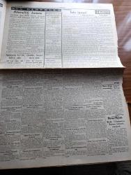 Cumhuriyet Gazetesi - 12 Temmuz 1939 - Basın Birliği Kongresi münasebetiyle matbuat yazan Nadir Nadi Başmakale - Akdeniz'de Vaziyet İtalya 12 adada büyük askeri hazırlık yapıyor - Nafia vekili Ali Fuat Cebesoy bu sabah Zonguldak'a gidiyor - Hatay'ın Kurtuluş bayramı'na hazırlık - Paris elçimiz Suat Davaz  Berlin elçimiz Hamdi Arpağ ve Moskova elçimiz Zekai Apaydın fotoğraf - adliyede 33.581 liralık bir suistimal davası - Bulgaristan başvekili Köseivanof'un belgrad'ta yaptığı müzakereler - Mahfiruz Sultan Yazan Kadircan Kaflı Yazı Dizisi - CHP parti müfettişi Tevfik Fikret Sılay dün Haydarpaşa garından çıkarken fotoğraf - işte insan yazan Peyami Safa - Nazi Kongresi eylülde toplanacak - Mareşal Fevzi Çakmak Muğla'da - küçük hikaye saatim  Mark Twain'den - hollywood'daki maskeli haydut'un akıbeti - Ermeni komitacıları hala sergüzeşt peşinde geziyor - Tarzan'ın Oğlu filmi fotoğraf - 35 er puanı olan Galatasaray ile Demirspor takımlarından hangisinin şampiyon olacağı üzerine verilen karar