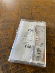 HÜLYA AVŞAR - 2002 / AŞIKLAR DELİDİR - KASET (JELATİNİNDE)