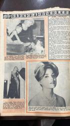 YELPAZE RESİMLİ SALON MERMUASI DERGİSİ - SAYI : 579 - 17 TEMMUZ 1963 - VALERIA - ANDREA DALLARI - ALBERTO VANNI - LISETTA - BALDELLI - TURHAN OĞUZBAŞ - SABRI KARTAL - VALERIA’NIN FEDAKÂRLIĞI - FELÇLİ ÇOCUK İÇİN KENDİNİ SATMAK - YÜZBİN LİRALIK SİGORTA - BİR KADININ İKİ YÜZÜ - SADET GÖZYAŞLARI - İNCİLER GÖZYAŞIDIR - KİRLİ BİR KADIN AMA MESUT BİR ANNE - MEKTUPLARDA YALNIZLIK - YILDIZ KENTER- MÜŞFİK KENTER- ŞÜKRA - BOBBY DARIN - SANDRA DEE - TUNCER ÖZCAN - PIERRO TORATTO - BURHAN TONGUÇ - PEPPE VAVVA - GÜNER ÖZCAN - SERGIO CORVI - JAYNE MANSFIELD - ELIZABETH TAYLOR - GIACOMO GENTILAMO - MARLON BRANDO - ALBERTO LATTUANA - THOMAS MANN - JUNE ALLYSON - WILLIAM HOLDEN - WILLIAM WYLER - CARLO PONTI - SOFIA LOREN - JOAN COLLINS - ANTHONY NEWLEY - ROBERT ALDRICH - ANITA EKBERG - DEAN MARTIN - FRANK SINATRA - VIRNA LISI - ALAIN DELON - BOBBY DARIN VE SANDRA DEE’NİN AŞKI - SPLISH SPLOSH ŞARKISI - 3+3 ORKESTRASI - HOLLYWOOD’DA KLEOPATRA YARIŞI -ÜMİT YAŞAR OĞUZCAN - MARLON BRANDO’NUN   - 26 SAYFA
