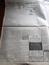 Cumhuriyet Gazetesi - 12 Temmuz 1948 - Berlin çıkmazından çıkmak nasıl mümkün olacak Cumhuriyet Başmakale - Demokrat Parti'nin son toplantısında İzmir delegelerinin terzi - Adnan Menderes Fuat Köprülü ve Fevzi Lütfi Karaosmanoğlu haklarında yapılan neşriyata cevap verdiler - Ankara'da yapılan Türk Amerikan görüşmelerine Amerika Büyükelçisi Wilson General Brid General Hoag Ve Amiral Settle katıldılar - Berline dair sovyetlerin cevabı belli oldu - bir büyük devlet Araplara silah veriyor - İtalyanlar Fenerbahçe'yi 2-1 yendiler fotoğraf - olimpiyatlarda atletizmi kimler kazanabilecek - Emirgan korusu'na halkın girmesi yasak - ölümünün yıl dönümünde Mimar Kemalettin'i anarken yazan yüksek Mimar Sedat Çetintaş  - vuslat yine mi yaza Burhan Felek - geçen yıla ait keşifler yazan Rıdvan Tezel - gazetecilik okulu yazan profesör Hasan Refik Ertuğ - Zehra Bilir Perihan Altındağ Sözeri ve Müzeyyen Senar Işıl Yenikapı M. Çakır Gazinosunda - bugünkü radyo programı - Odeon yeni çıkan plaklar