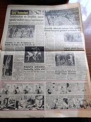 Hürriyet Gazetesi - 17 Ocak 1958 - milli müdafaa vekaletinin resmi tebliğine göre İstanbul'da 9 subay Tevkif edildi - Kıbrıs için gönüllü olan Türk kızı Meliha Tüzün fotoğraf - NATO komutanı Lindsay Türkiye'ye atom silahları vermeli dedi - Bağdat Paktı komite çalışmaları başlıyor - Amerikan yardımının plansız olduğuna misal Seyhan barajı - Londra'dan Kıbrıs için müzakere isteyeceğiz - yıldız'daki polis okulunu 76. Dönem olarak bitiren 235 polis memuru için merasim yapıldı fotoğraf - Özcan Tekgül her akşam Turkuaz Gazinosu'nda takdim eden Ziya Onay - Galata tüneli 84 yaşında fotoğraf - tarihi roman Turgut Reis yazan Feridun Fazıl Tülbentçi - Esrarlı Kadın aşk ve macera romanı Faruk Geç - Bridget Bardot anlatıyor hayatım ve aşklarım Yazan Brigitte Bardot - Üçüncü Dünya Harbi Nasıl başlayıp Nasıl Bitecek Yazan Edwin E. Dwinger yazı dizisi - Galatasaray ve Beşiktaş pazar günkü mühim maça hazırlanıyor fotoğraf - Üçüncülük iddiasında bulunan Vefa sonuncu emniyet karşısında zor kazandı foto