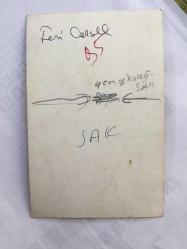 FERİ CANSEL'İN ORİJİNAL FOTOĞRAFI - 13 x 9 cm EBADINDA - FERİ CANSEL SAHNEDE ŞARKI SÖYLERKEN ÇEKİLMİŞ BİR KARE