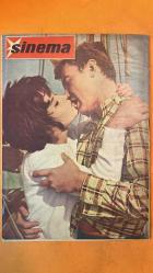 SİNEMA DERGİSİ - SAYI: 52 - 8 KASIM 1961 - GÖKSEL ARSOY - NİLÜFER AYDAN - PERİ HAN - ÖZTÜRK SERENGİL - SAZİYE MORAL - MUMTAZ ENER - NUBAR TERZİYAN - OSMAN F. SEDEN - K. İLİADİS - AYHAN IŞIK - AHMET MEKİN - SERPİL GÜL - ATIF KAPTAN - HULUSİ KENTMEN - PARİ HAN - BİRSEN MENEKŞELİ - GÖNÜL YAZAR - TÜRKAN ŞORAY - AYDIN ARAKON - PERVİN PAR - AVNİ DİLLİGİL - HAYRİ ESEN - YAVUZ CENER - SEVİM ÇAĞATAY - ŞADAN KAMİL - HÜSNÜ CANTÜRK - EŞREF KOLÇAK - ÖZTÜRK SERENGİL - SUZAN AVCI - METİN ERSOY - MUZAFFER TEMA - AYTEN ÇANKAYA - LEYLA SAYAR - SEZER SEZİN - KENAN ARTUN - SEMİH SEZERLİ - AYTEN SEZERLİ - NEBAHAT ÇEHRE - NUSRET BİRSEL - YUVAKİM FILMERIDIS - M. VASIL - MURAT KÖSEOĞLU - SUZAN YAKAR - ADNAN ŞENSES - TURHAN BOZKURT - REBİF YURDATAP - TOLUN AY - KUDRET YÜKSEL - TURAN AKSOY - YÜCEL HEKİMOĞLU - ARİF ÖZCAN - AGAH ÖZGÜÇ - GÜNGÖR ÖZSOY - ORHAN ÖZTÜRK - VECDİ UYGUN - FAZIL DURUKAN - ISMET ATALAY - GÜVEN KUYUMLU - ORAL ORHON - NEZİH DUNDAR - TAM TAKIM - 32 SAYFA