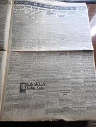 Cumhuriyet Gazetesi - 12 Haziran 1944 - Fransa'da ayaklanmalar yazan Nadir Nadi Başmakale - istila orduları karargaha Fransa'da - müttefikler Cherbourg'a 17 Km. yaklaştılar Montebourg'da Büyük bir savaş başladı - Alman müdafaa hatlarının arkalarına indirilen müttefik piyadeleri imha olundu - büyük Sovyet taarruzu - Finlandiya cephesinden fotoğraflar - Dün yapılan atletizm ve kürek müsabakaları - Askeri Vaziyet Yazan Emekli General H. Emir Erkilet Yazı Dizisi - Ankara'da dün yapılan at yarışları - Demirspor kulübünü yıldönümü - Taksim belediye Gazinosu yazlık pavyon açıldı- Sokaktan Gelen Kadın Yazan Esat Mahmut Karakurt Yazı dizisi - İsviçre felsefe cemiyeti ve takip ettiği gayeler yazan profesör Ziyaeddin Fahri Fındıkoğlu - Kurnaz adam yazan Burhan Felek - Almanların aldığı esirler - marsilya'da 1694 kişi öldü - De Gaulle Amerika'ya çağrıldı - Hasan kuvvet şurubu - Tablet Boyer ağrı kesici - bugünkü radyo programı - Bulmaca - Sadi Tek Tiyatrosu kuyruklu yıldız - Mareşal Stalin