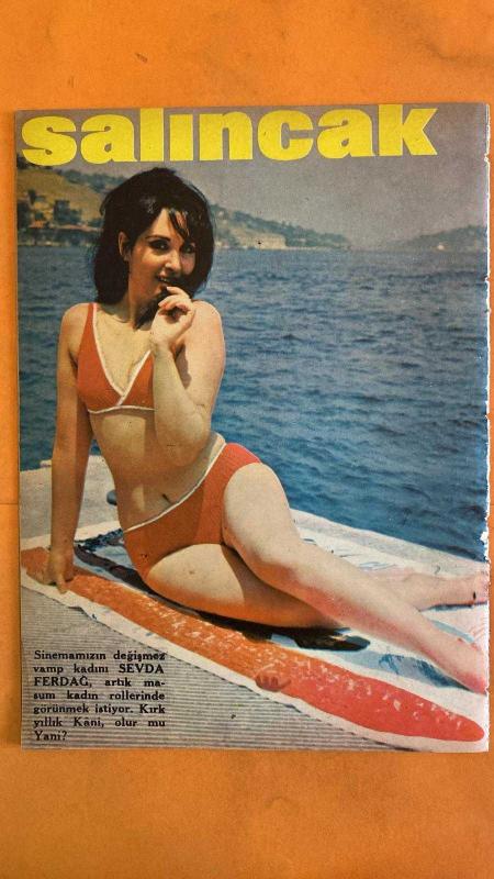 Vakfudagi erotika Oyoq barmoqlari külotlu çorapda