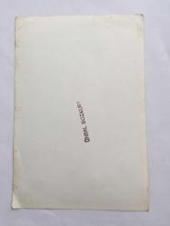 FERİ CANSEL'İN ORİJİNAL FOTOĞRAFI - 18 x 12 cm EBADINDA - FERİ CANSEL DOĞADA YERE ÖRTÜ SERİP GÜLÜMSERKEN ÇEKİLMİŞ BİR KARE