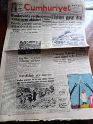 Cumhuriyet Gazetesi - 22 Birinciteşrin (Aralık) 1944 - Moskova tebliği yazan Nadir Nadi Başmakale - Moskova'da verilen kararların akisleri - Pravda Gazetesi Şayanı dikkat bir makale neşretti - filipinler'e yapılan ihraç Amerikalıların taktik ettiği plan Japonları gafil Avladı - zeytinyağı fiyatları ucuzluyor - harp sonrası ve Amerikan ordusu - İngiliz ordusu selanik'e yürüyor fotoğraf - Pasifik harbinden fotoğraflar - müttefiklerin yeni taarruzu - Aachen şehrinde 10.000 esir alındı fotoğraf - haftanın şakaları yazan Burhan Felek - bugün yapılacak maçlar - Fenerbahçe Beşiktaş maçı - Galatasaray Beyoğluspor maçı - Yugoslav kraliyet hükümeti Staline teşekkür ediyor - vahşi aşk filmi Bugün Melek sinemasında - dans cenneti Taksim belediye gazinosunda -  Lorel Hardy filmi bugün İpek sinemasında - Mualla Gökçay maksim'de - Zehra bilir Safiye Tokay her akşam novotni Oteli altında aile saz salonunda - İstanbul belediyesi şehir tiyatroları dram kısmında Atinalı Timon komedi  meraklı kadınlar