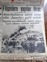 Cumhuriyet Gazetesi - 22 Birinciteşrin (Aralık) 1944 - Moskova tebliği yazan Nadir Nadi Başmakale - Moskova'da verilen kararların akisleri - Pravda Gazetesi Şayanı dikkat bir makale neşretti - filipinler'e yapılan ihraç Amerikalıların taktik ettiği plan Japonları gafil Avladı - zeytinyağı fiyatları ucuzluyor - harp sonrası ve Amerikan ordusu - İngiliz ordusu selanik'e yürüyor fotoğraf - Pasifik harbinden fotoğraflar - müttefiklerin yeni taarruzu - Aachen şehrinde 10.000 esir alındı fotoğraf - haftanın şakaları yazan Burhan Felek - bugün yapılacak maçlar - Fenerbahçe Beşiktaş maçı - Galatasaray Beyoğluspor maçı - Yugoslav kraliyet hükümeti Staline teşekkür ediyor - vahşi aşk filmi Bugün Melek sinemasında - dans cenneti Taksim belediye gazinosunda -  Lorel Hardy filmi bugün İpek sinemasında - Mualla Gökçay maksim'de - Zehra bilir Safiye Tokay her akşam novotni Oteli altında aile saz salonunda - İstanbul belediyesi şehir tiyatroları dram kısmında Atinalı Timon komedi  meraklı kadınlar