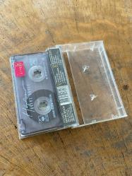 HÜLYA AVŞAR - HAYAT BÖYLE - KASET