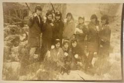 [FOTOĞRAF / ESKİ İSTANBUL / EĞİTİM TARİHİ] [Erken Cumhuriyet Dönemi - Eğitim Tarihi] 1928 Selçuk Kız Sanat Mektebi öğrencileri, kar topu ile poz verirken