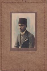 [CDV / KABİN FOTOĞRAF] Sebah & Joaillier Constantinople fotoğrafçı damgalı, takım elbiseli ve fesli Osmanlı beyefendi portre