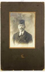 [CDV / KABİN FOTOĞRAF] Osmanlı beyefendi portre. Foto: Sebah & Joaillier