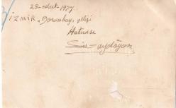 [FOTOĞRAF] 1938 İzmir Kordonboyu Atatürk heykeli önünde poz veren beyefendi