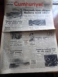 Cumhuriyet Gazetesi - 6 Şubat 1950 - İngiltere'de seçim savaşı yazan Abidin Daver Başmakale - Ukrayna'da İsyan çıktığını Moskova teyit ediyor - soğuktan bütün okullar 3 gün müddetle tatil fotoğraf - İngiltere'nin Akdeniz filosuna mensup harp gemileri la valetta üstünde fotoğraf - ısmarlanacak yeni gemiler - meclis Mart'ta seçimleri yenileme kararı veriyor - berlin'i işgal için Rus planı - Cemil Sait Barlas Nutuk söylerken fotoğraf - İstanbul işçi sendikaları Birliği Dün yıllık kongresini yaptı fotoğraf - Rusya'da Yahudi düşmanlığı - İlk Meclisi mebusan reisi Ahmet Rıza Beyin hatıraları yazı dizisi - bazı semtler Dün ekmeksiz kaldı - Modern Türk müzik eserleri Festivali - İstanbul Basketbol Şampiyonası maçları - Beyoğluspor Vefa'yı 50 41 yendi - Fenerbahçe modayı 57 29 yendi - Ölüme Doğru Yazan Agatha Christie yazı dizisi - Rommel'in Esrarı yazı dizisi - Karaok filmi bu akşam Atlas ve İpek sinemasında - İstanbul Ankara Radyosu Programı - İstanbul belediyesi şehir tiyatroları piyesleri