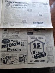 Cumhuriyet Gazetesi - 16 Ekim 1960 - Savcı Celal Bayar Ve Nedim Ökmen İçin En Az Beş Yıl Hapis Cezası İstedi - Nedim Ökmen Suçu Celal Bayar'a Atmakta Israr Ediyor - Celal Bayar'ın Kızı Nilüfer Gürsoy Dünkü Duruşmayı Ağlaya Ağlaya Takip Etti Fotoğraf- Başsavcı Altay Ömer Egesel'in Cumhuriyet'e Beyanatı Duruşmalar En Geç İki Ay İçinde Tamamlanacak fotoğraf - Celal Bayar duruşma salonuna getirilirken fotoğraf-  Eski Devlet Demiryolları Genel Müdürü Safa Yalçuk Dün Tahliye Edildi Fakat - Demokrat Parti'nin Organı Olan Radyo Meselesi Yüksek Soruşturma Kurulunda - Yassıada İntibaları Yazan Cevat Fehmi Başkut - Yassıada'dan Portreler Adnan Menderes Yazan Cahit Tanyol - Uluslararası Tiyatro Festivali  -  inanmak güvenmek sağlamlık yazan Yaşar Kemal Köşe Yazısı - Nevzat Emiralp İstanbul Emniyet Müdürü Oldu - Resimli Roman Başkasının Günahı Çizen Yves Sayol - Fenerbahçe Karşıyakayı Güzel Bir Oyunla 7 1 Yendi - Beşiktaş Dünkü Maçta Adana Demirspor'u 3 0 Yendi - Buğday Bankası - Radyolin