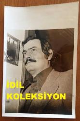 YEŞİLÇAM'IN UNUTULMAZ OYUNCUSU ve TRABZON'UN İFTİHARI TANJU GÜRSU'NUN ORİJİNAL 3'LÜ FOTOĞRAF SETİ - 18 x 12 cm EBADINDA - TANJU GÜRSU'NUN 1970'LERDE ÇEKİLMİŞ 3 FOTOĞRAFI