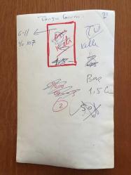 YEŞİLÇAM'IN UNUTULMAZ OYUNCUSU ve TRABZON'UN İFTİHARI TANJU GÜRSU'NUN ORİJİNAL 3'LÜ FOTOĞRAF SETİ - 18 x 12 cm EBADINDA - TANJU GÜRSU'NUN 1970'LERDE ÇALIŞMA BÜROSUNDA ÇEKİLMİŞ 3 FARKLI KARE