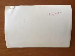 YEŞİLÇAM'IN UNUTULMAZ OYUNCUSU ve TRABZON'UN İFTİHARI TANJU GÜRSU'NUN ORİJİNAL 3'LÜ FOTOĞRAF SETİ - 18 x 12 cm EBADINDA - TANJU GÜRSU FİLM SETİNDE SAHTE PARA KULLANDIĞI GEREKÇESİYLE SET ARKADAŞLARIYLA BİRLİKTE İFADE VERDİ, 10 EYLÜL 1974