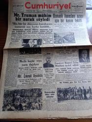 Cumhuriyet Gazetesi - 3 Eylül 1947 - Amerikan yardımı yazan Nadir Nadi Başmakale - Mr. Truman mühim bir nutuk söyledi - Mr. Truman Biz hür bir dünyanın kuruluşuna inanarak son hale katıldık dedi - Osmanlı hanedanı azası için bir kanun teklifi - Demokrat Parti'nin tebliği bugüne kaldı - Araplar Filistin'in taksimini kabul etmiyorlar - Kudüs müftüsü El Hac Hüseyin fotoğraf - meclis bugün veya yarın dağılıyor - Mareşal Fevzi Çakmak Bandırma'da halka hitap ediyor fotoğraf - emniyet beşinci şube müdürü Süleyman Sargut tevkif edildi - Dün İstanbul'a gelen Türk Hava Kurumu filosu fotoğraf - yabancı kadın yazan Ahmet Hidayet Reel yazı dizisi - Amerikan yardımı - dışarı gönderdiklerimiz yazan Burhan Felek - Lale ve ar sinemaları Büyük başarılar vadeden filmlerin listesini sunuyor - 1947-1948 Yunus Nadi mükafatı en güzel hikaye - Şişli Terakki Lisesi - Necati Tokyay Jübilesi Tepebaşı bahçesinde  - Türkiye imar Bankası - Konak Otel Tarabya - bugünkü radyo programı - Açıkhava tiyatrosunda  İdipus