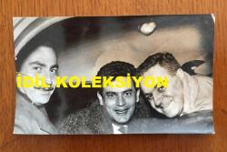 YEŞİLÇAM'IN UNUTULMAZ OYUNCUSU ve TRABZON'UN İFTİHARI TANJU GÜRSU'NUN ORİJİNAL FOTOĞRAFI - 11 x 7 cm EBADINDA - TANJU GÜRSU ve REHA YURDAKUL AYNI KAREDE, 1960'LAR