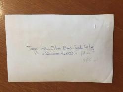 YEŞİLÇAM'IN UNUTULMAZ OYUNCUSU ve TRABZON'UN İFTİHARI TANJU GÜRSU'NUN ORİJİNAL FOTOĞRAFI - 18 x 12 cm EBADINDA - TANJU GÜRSU, ORHAN ELMAS ve SEVDA FERDAĞ, ''ARZUNUN BEDELİ (1966)'' ADLI FİLMDE AYNI KAREDELER