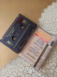 ORHAN GENCEBAY * YALNIZ DEĞİLSİN / KASET