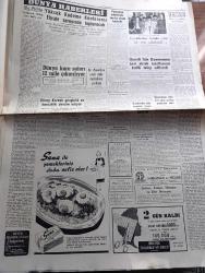 Cumhuriyet Gazetesi - 14 Nisan 1960 - CHP'de meclis tahkikatı istemeye karar verdi - Adnan Menderes Moskova'dan önce Atina'ya mı gidecek - tamam mı iyileşen İsmet İnönü dün kabul ettiği CHP üyeleriyle fotoğraf - Fuat köprülü'ye tezahürat yapan halkı polisler coplarla dağıttılar - Demokrat Parti polis ve bekçilerle para mı toplatıyor - Ürdün kralı Hüseyin bugün Ankara'da - Paris'te Milyoner Peugeot'nun torunu kaçırıldı 100.000 dolar fidye isteniyor - Dün de 21 gazeteci yargılandı - evlerden biri yazan Orhan Kemal Yazı Dizisi - alan ve satan mücadelesi yazan Burhan Felek - paskalya sebebiyle turist akını başladı - İstanbul Ankara radyo programı - Roberto Lorano Mustafa şarkısını odeon plaklarına okumuş - Galatasaray Fenerbahçe'de rövanşını aldı 2 1 - Turgay Şeren uçuyor fotoğraf - Fenerbahçe'nin Naci Erdem Galatasaray bizden daha iyiydi kazandı - milli ligde puan durumu - Güner Türkmen turnuvası bu hafta yapılıyor - Atina Bükreş Sofya boks takımları geldi - Har kestane kremi