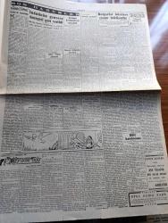 Cumhuriyet Gazetesi - 2 Aralık 1950 - biterken yazan Nadir Nadi Başmakale - Kore'de birliğimizin gösterdiği kahramanlık bütün dünyada heyecan yarattı - Kore'de birliğimizin savaştığı  Changchon nehri ve dolayları - 10.000 düşmana karşı 2000 Türk'ün mucizesi - Avrupa'da birliğimize hayranlık - Kore harbi zayiatı - verem sergisi dün sabah açıldı - sanatkar Vasfi Rıza Zobu'nun açtığı dava - Karanlık Oda Yazan Peride Celal Yazı Dizisi - tramvaylar kalkabilir mi yazdan Burhan Felek - Kızılay başkanlığına Doktor Nihat Reşat Belger seçildi - İstanbul'a gelecek İspanyol Revüsü - eşsiz sanatkar Hamiyet Yüceses Taksim kristal salonunda - Muammer Karaca tiyatrosu Belami maksim'de - Kore'den fotoğraflar - Yaşar Doğu'nun bu gece yapılacak Güneş müsabakalarına iştirak edememesi muhtemel - 1950-1951 Yunus Nadi mükafatı Milli mücadele'ye ait bir hatıra - Morina Balıkyağı Taksim Eczanesinde - Emlak Bankası - Land Rover geldi - İsviçre marvin kol ve cep saatleri gelmiştir - Attle Truman Görüşmesi