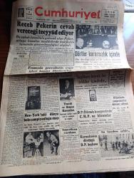 Cumhuriyet Gazetesi - 7 Aralık 1947 - Recep Peker'in suçu yazan Nadir Nadi Başmakale - Recep Peker'in cevap vereceği teeyyüd ediyor - Londra'da dörtler Avusturya bir Almanya meselelerini görüşürlerken fotoğraf - Fransa'da grevcilerin çoğu işleri başına dönüyorlar - Fransız milli meclisinde komünist lideri Thorez'in sözleri yuhalarla karşılandı - New York'ta Joe Louis ile Walcott arasında Dünya Boks şampiyonluğu maçı fotoğraf - Filistin'de çarpışmalar devam ediyor - haftanın şakaları yazan Burhan Felek - dünyanın en büyük hava meydanı Laguardia fotoğraf - uçan daireler için bilgiler Ne diyorlar yazan Rıdvan Tezel - milli futbol takımı olimpiyata gidecek mi yazan Eşref Şefik - Galatasaray Beykoz'u Fenerbahçe Süleymaniye'yi 2 0 Yendiler - 1948 model Yıldızlar Takvimi Yarın Çıkıyor - Safiye Ayla borsa kıraathanesinde - gönül kimi severse filmi İpek ve Melek sinemasında - patinaj Kralı filmi bugün elhamra sinemasında - bugünkü radyo programı - İstanbul belediyesi şehir tiyatroları programı