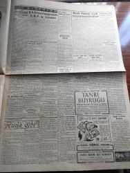 Cumhuriyet Gazetesi - 7 Aralık 1947 - Recep Peker'in suçu yazan Nadir Nadi Başmakale - Recep Peker'in cevap vereceği teeyyüd ediyor - Londra'da dörtler Avusturya bir Almanya meselelerini görüşürlerken fotoğraf - Fransa'da grevcilerin çoğu işleri başına dönüyorlar - Fransız milli meclisinde komünist lideri Thorez'in sözleri yuhalarla karşılandı - New York'ta Joe Louis ile Walcott arasında Dünya Boks şampiyonluğu maçı fotoğraf - Filistin'de çarpışmalar devam ediyor - haftanın şakaları yazan Burhan Felek - dünyanın en büyük hava meydanı Laguardia fotoğraf - uçan daireler için bilgiler Ne diyorlar yazan Rıdvan Tezel - milli futbol takımı olimpiyata gidecek mi yazan Eşref Şefik - Galatasaray Beykoz'u Fenerbahçe Süleymaniye'yi 2 0 Yendiler - 1948 model Yıldızlar Takvimi Yarın Çıkıyor - Safiye Ayla borsa kıraathanesinde - gönül kimi severse filmi İpek ve Melek sinemasında - patinaj Kralı filmi bugün elhamra sinemasında - bugünkü radyo programı - İstanbul belediyesi şehir tiyatroları programı