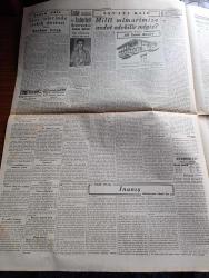 Cumhuriyet Gazetesi - 14 Temmuz 1942 - fiyat politikası yazan Yunus Nadi Başmakale - yeni icra vekilleri heyeti Dün milli şefimiz İsmet İnönü reisliğiyle ilk toplantısını yaptı - milli şefimiz İsmet İnönü Şükrü Saraçoğlu ile beraber fotoğraf - Alman piyadesi ilerliyor fotoğraf - Askeri Vaziyet Donetz Don Arasında Yazan Emekli General H. Emir Erkilet Yazı Dizisi - Alman harp tebliği Rjevin Batı kesiminde çeviriden Rus Kuvvetleri imha edildi - Sovyet harp tebliği - Pravda memleketimizin üzerine vahim Bir tehlike çökmüştür diyor - Afrika'da harekat İngiliz filosu marsa matruhu topa tuttu - İngilizler Mısır'da sarayı muhasara ederek Kralı harbe girmeye zorlamışlar - bir Sovyet Birliği kayalıklar arkasında müdafaa hazırlığında fotoğraf - spor işlerinde tetkik devresi yazan Burhan Felek - Beşiktaş Kulübü bir Macar takımının davet etti - milli mimarimize avdet edebilir miyiz yazan Ali Sami Boyar - küçük hikaye inanış yazan Mükerrem Kamil Su - Taksim kristal Gazinosu 1 hafta kapanıyor