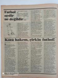 Cumhuriyet Futbol Doğum Günü Gazetesi-30 Ağustos 1985-Lig 26 yaşında-cengiz kaptan-kötü hakem çirkin futbol-futbol nedir ne değildir-abdülkadir yücelman -trabzonspor-galatasaray-fenerbahçe-türkiye milli ligi-yine aynı isimler-halit deringör-iyi bir futbol istiyorsak-rıdvan dilmen-1 lig takımlarını tanıtıyoruz-afrika-güney amerika-asya-okyanusya-puan durumu-diğer kıtalar-halil özer-ingiltere-romanya-bükreş-sarıyer-eskişehir spor-orduspor-kocaelispor-bursaspor-zonguldakspor-samsunspor-malatyaspor -ankaragücü-1 Lig fikstürü-futbol nedir-hüseyin onar-Sedat özden-