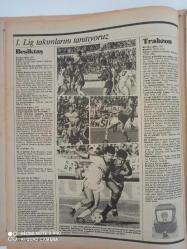 Cumhuriyet Futbol Doğum Günü Gazetesi-30 Ağustos 1985-Lig 26 yaşında-cengiz kaptan-kötü hakem çirkin futbol-futbol nedir ne değildir-abdülkadir yücelman -trabzonspor-galatasaray-fenerbahçe-türkiye milli ligi-yine aynı isimler-halit deringör-iyi bir futbol istiyorsak-rıdvan dilmen-1 lig takımlarını tanıtıyoruz-afrika-güney amerika-asya-okyanusya-puan durumu-diğer kıtalar-halil özer-ingiltere-romanya-bükreş-sarıyer-eskişehir spor-orduspor-kocaelispor-bursaspor-zonguldakspor-samsunspor-malatyaspor -ankaragücü-1 Lig fikstürü-futbol nedir-hüseyin onar-Sedat özden-