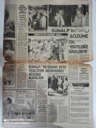 Siyaset Doğum günü Gazetesi -Ana Vatan Partisi başkanı Turgut Özal-maliye Bakanı Adnan başer-milli eğitim Bakanı Hasan Sağlam-emzikli eğitime bakanlık susuyor -me EDP Genel başkanı Turgut Sunalp-ne kadar veto yese Öter bizim horoz sözünü alkışladı-federal Almanya koalisyonu yabancı gençler isterlerse alman Vatandaşı olmalıdır-dövizle alınır-Tayyar Şafak-kapalı kapılar ardında Ankara-Almanya’nın eski başbakanı Herr Schmidt şimdi enfiyeci oldu-Sonbahar havadis gazetesi-Ayhan Başoğlu-bulmaca-bugünkü falımız-dış ticaret açığı büyüyor-ithal pirinç TMO ambarlarında çürüyor-Adana ziraat odası Başkan yardımcısı Tahsin Büyükakar-Afganlı mücahitler Savaşı sürdürüyor-Muhammet Davut-Selçuk İrdem-pilotun tebr-sayfa sayısı dört