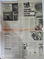 Siyaset Doğum günü Gazetesi -Ana Vatan Partisi başkanı Turgut Özal-maliye Bakanı Adnan başer-milli eğitim Bakanı Hasan Sağlam-emzikli eğitime bakanlık susuyor -me EDP Genel başkanı Turgut Sunalp-ne kadar veto yese Öter bizim horoz sözünü alkışladı-federal Almanya koalisyonu yabancı gençler isterlerse alman Vatandaşı olmalıdır-dövizle alınır-Tayyar Şafak-kapalı kapılar ardında Ankara-Almanya’nın eski başbakanı Herr Schmidt şimdi enfiyeci oldu-Sonbahar havadis gazetesi-Ayhan Başoğlu-bulmaca-bugünkü falımız-dış ticaret açığı büyüyor-ithal pirinç TMO ambarlarında çürüyor-Adana ziraat odası Başkan yardımcısı Tahsin Büyükakar-Afganlı mücahitler Savaşı sürdürüyor-Muhammet Davut-Selçuk İrdem-pilotun tebr-sayfa sayısı dört