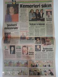 Hürriyet Kelebek Doğum günü Gazetesi- 3 Ekim 1989-Manken Selda Özer-pardon dekoltesi-duygu güler-akıllı bebek-Arzu Erdem-Tahir yaman-Kevser Güler-hasta eklemlere plastik-Erol diksoy-Saadet sunun kasım ayındaki Frankfurt konserinin heyecanı içinde bir gecelik Almanya-sevginin bedeli fotonı-Mehmet Ali erbil-nergis kumbasar-Tanju gürsu-erler film-başkan kayboldu-azize Belgin-Leyla ismier-Cumhur Önal-jim goddard-alfred hirchcock-pervan kutman-Şevket Altuğ-Ayşegül Özdemir-Halit Kıvanç-Güven Atılgan-yeşilçam belgeseli-mel brooks-yöneticilerinden yapımcılara kesin talimat kemerleri sıkın kerim Aydın erdem-Sacaattin tanyerli-Michael Jackson tire hittler suikast filmi-Bizimkiler karikatürü-copyrıght-güngörmüşler karikatürü-kavanagh-dedektif nik karikatürü-Şato-Fatoş karikatürü-chıcyoung-alpago-Metin soysal-filret kol-günün adamı-Ali Poyrazoğlu-mokok-Memo-mesut çakarlı-didem bülbül-nevzat takmaz-ersin burak-kelebek falınız-azize bergin-