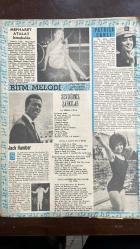 YELPAZE RESİMLİ SALON Mecmuası DERGİSİ - SAYI : 592 - 16 EKİM 1963 -LLOYD LA VAUX - CHUBBY CHECKER - CATHERINA LODDERS - BEATRICE DELESTRAN - M. MARCASSIN - MUHARREM ATLIKAN- RESİMLİ HABERLER - DOĞRU YOLU SEÇMEK ELİNİZDEDİR - AKORDİYON ŞAİRİ - TWIST YAPMIYOR - BİR HİKAYE - BİLET DEĞİŞTİRDİ HAYATINI - GÜNAHKAR KADIN - AŞK UĞRUNA - YELPAZE RESİMLİ ROMAN YAYINLARI - DELLETA HERİ KARTAL - FELISI - ROBER - LINYI - MADAM SIMYNNO - ANATOLE FRANCE - GEORGE ENESCU - LEOPOLD AUVER - JACHA HEIFETZ - MISCHA ELMANN - KUBELIK - MEFHARET ATALAY - FAHMI KARTAL - MINE GULCUOĞLU - KOMİK HİKÂYE - GÜZELLİK KREMİ VIT - KADIN MODA - BUNLARI BİLİYOR MUYDUNUZ - SANAT KÖŞESİ - EN GÜÇ ÇALINAN MÜZİK ÂLETİ KEMAN - ÜÇ YILDIZ - BORNOVALI BATTANİYELERİ - BEATRICE - ADALEBERT PONTEVAL - MARTIAL - GÜL OKTAY - DR. RENAUD - ELLERİNİZİN GÜZELLİĞİ İÇİN - EL ÜSTÜ MASAJI - PARMAK MASAJI - ZEYTİNYAĞI BANYOSU - MOR RENKLİ ELLER İÇİN - ÇATLAKLAR İÇİN - GÜZELLİĞİN İLK ŞARTI - MEYVALI GÜNDÜZ KREMİ - SILICO GECE KREMİ  - 28 SAYFA