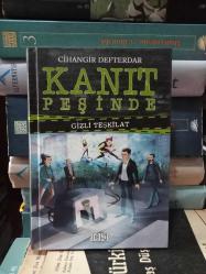 Kanıt Peşinde  Gizemli Adam - Ciltli Çocuklar İçin Polisiye