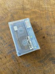 HÜSEYİN KARAKUŞ - ADI DENİZ OLMALI - KASET (JELATİNİNDE)