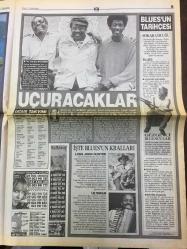 STAR GAZETESİ STAR ÖZEL EKİ - 17 EYLÜL 2000 - SİBEL CAN ''İNTİHAR EDECEKTİM - SİBEL CAN ÖZEL RÖPORTAJI - ÇİĞDEM ÜLKER, MEHMET GÜÇ - OLİMPİYAT KADINLARI - NADİR ELÇİ - THE HOLMES BROTHERS - BLUES'UN TARİHÇESİ - EMRAH, TAN SAĞTÜRK, TEOMAN, MEHMET ALİ ALABORA, EDİZ MOLLAOĞLU, BURAK HAKKI, İBRAHİM KUTLUAY, HASAN YALNIZOĞLU, KENAN İMİRZALIOĞLU - MİNİ COOPER OTOMOBİLLER - EBRU CÜNDÜBEYOĞLU - TÜLAY ÜNAL