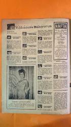 HAFTA MEMLEKET VE DÜNYA HADİSELERİNİ TAKİP EDER, HAFTANIN EN SEÇME YAZI VE RESİMLERİNİ VERİR, SİYASİ MECMUA DERGİSİ - 16 OCAK 1959 SAYI: 3 MUSTAFA ATİK - FEHMİ - ÖZDEMİR TUNCER - ENVER BEHNAN ŞAPOLYO - NERMİN KÖRÜKÇÜ - MICHELINE CARRE - ROMAN CZERNIAWSKI - KANUNİ SULTAN SÜLEYMAN - ÜÇÜNCÜ MURAD - OSMAN GAZİ - VALİDE SULTAN - MEHD-İ ULYA - VALİDE ALAYI - VALİDE KETHÜDASI - KIZLARAĞASI - KAPICI BAŞLAR - ŞİKÂR AĞALARI - BALTACILAR - HAREM-İ HÜMAYUN AVALARI - DİVAN ÇAVUŞLARI - YENİÇERİ AĞASI - SADRAZAM - ŞEYHÜLİSLAM - ARSLANIM - KADINLAR SALTANATI - DEVRİŞME VEZİRLER - HASEKİ SULTAN - OĞUZ TÖRESİ - TÜRK ANALARI - KUĞU GÖLÜ BALESİ - BOLSOY BALESİ - TATAR AĞA - RAKI HİKÂYESİ - BALENİN ANNESİ - BALE KARABORSASI - SİRKECİ İNFİLAKI - TAN MATBAASI - NEYİR HAN - CEZAYİR - TOULOUSE - POLONYALI ERKAN-I HARP SUBAYI - NECATİ - KENAN - SADİYE - BELEDİYE REİSİ - PARTİ BAŞKANI - NESRİN - MARILYN MONROE - ARTHUR MILLER - MAURICE CHEVALIER - YUL BRYNNER - ALPHONSE DAUDET - TERRY MOORE - BRIGITTE - 28 SAYFA